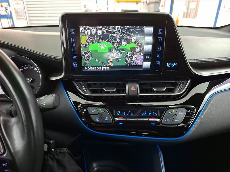 Toyota C-HR (2019) 1.2 Turbo, Navi, Tempomat - fotka 12 z 19