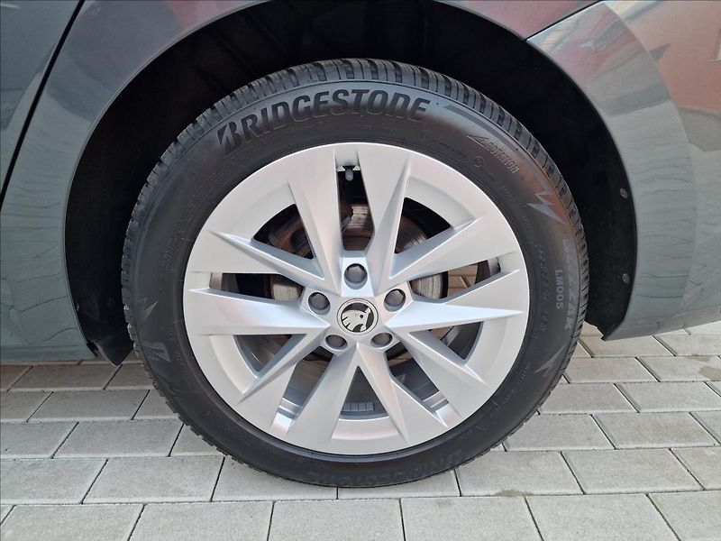 Škoda Octavia 2.0TDI Style, původ ČR,1.Maj. - fotka 45 z 50
