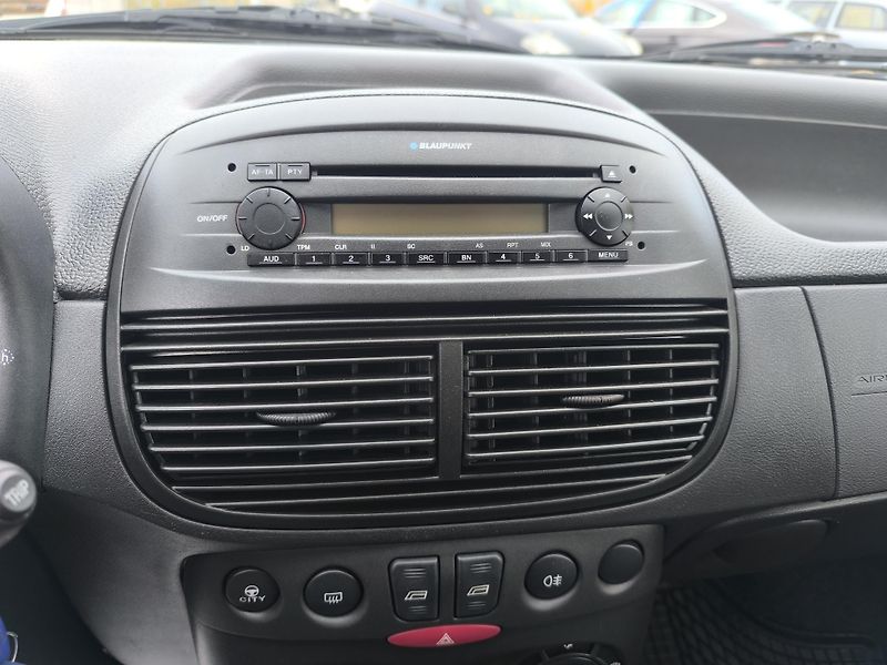 Fiat Punto (2005) 1.3 DOLOŽENÉ KM,SERVISNÍ KN - fotka 18 z 26