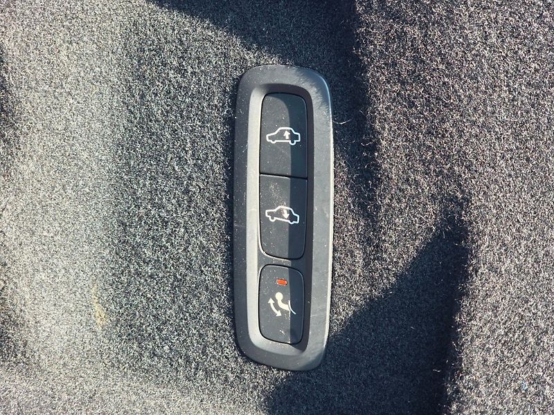 Volvo XC60 (2024) BE ULTIMATE, vzduch. pod., taž - fotka 20 z 27