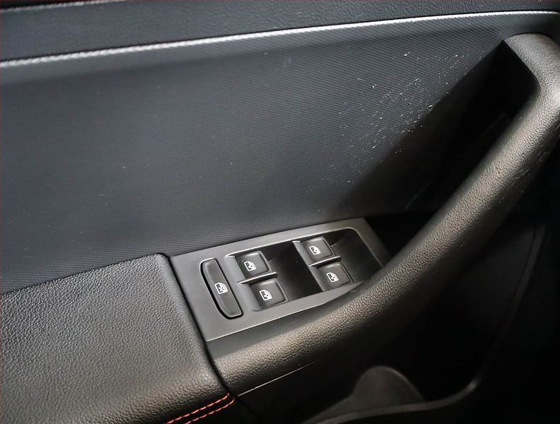 Škoda Rapid (2017) Spaceback 1.0 TSI, Xenony - fotka 21 z 22