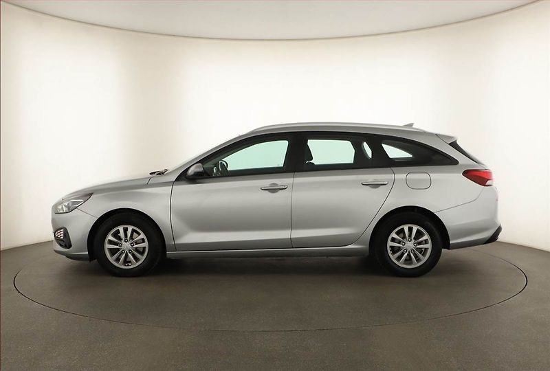 Hyundai i30 (2023) Comfort 1.0 T-GDI, ČR,1.maj - fotka 3 z 13