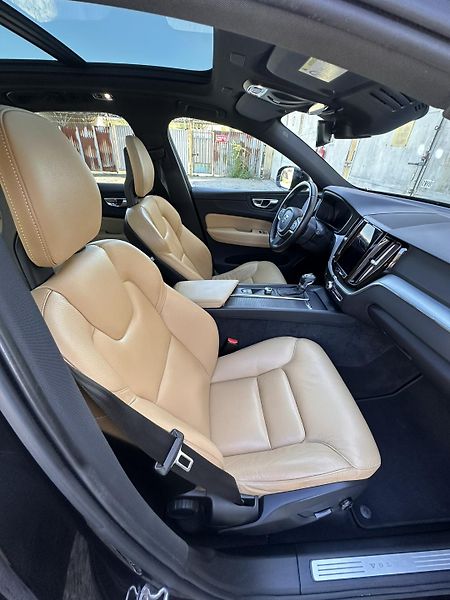 Volvo XC60 (2017) - fotka 12 z 21