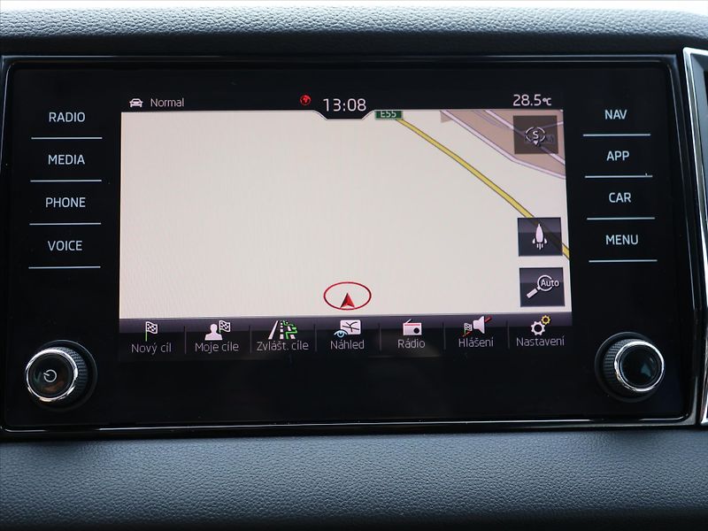 Škoda Karoq 2,0 TDI 110kW 4x4 DSG Style+ C - fotka 24 z 37