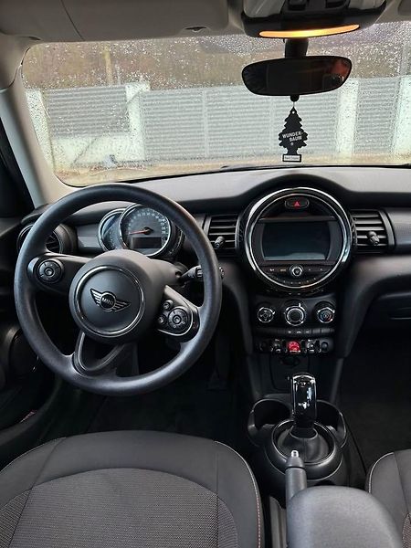 Mini Cooper (2018) - fotka 2 z 10