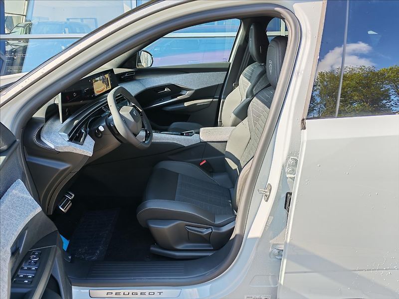 Peugeot 3008 1,2 3008 GT Hybrid 145 e-DCS6 - fotka 6 z 15