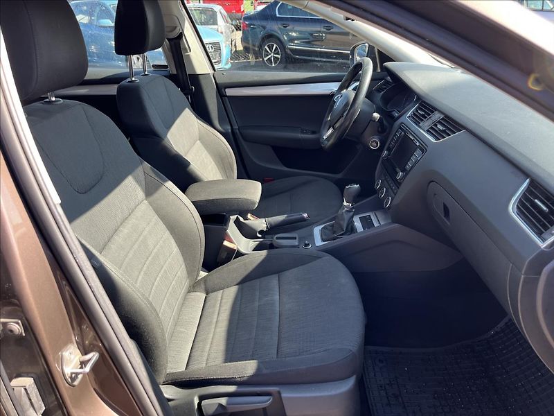 Škoda Octavia 2,0 TDi STYLE ROZVODY SERVIS - fotka 11 z 46