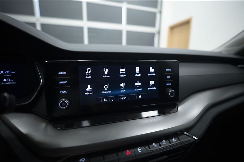 Škoda Octavia 2,0 TDI DSG VÝHŘEV 1. MAJ ČR - fotka 28 z 38