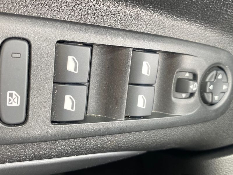 Opel Combo (2024) XL 1,5CDTI (96kW)7Míst - fotka 26 z 38