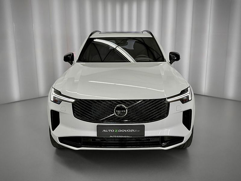 Volvo XC90 (2026) B5 AWD PLUS DARK PREMIUM, PANO - fotka 2 z 33