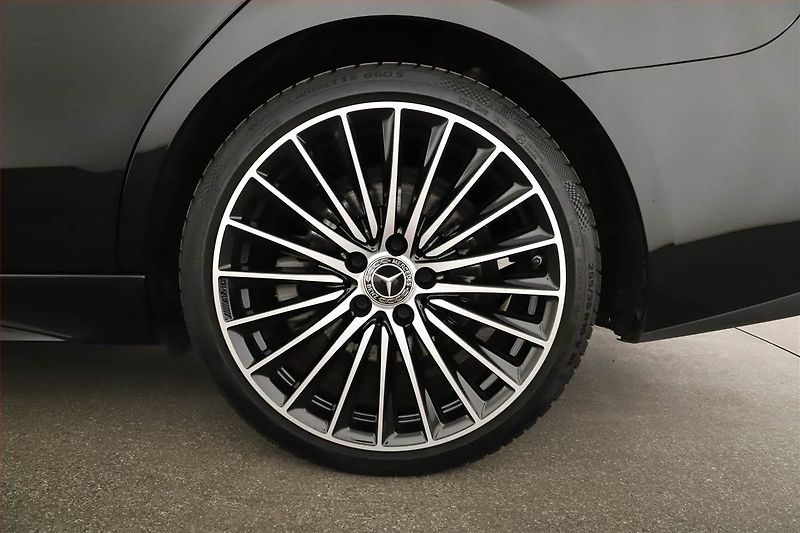 Mercedes-Benz Třídy C (2023) C 300 4MATIC - fotka 12 z 22