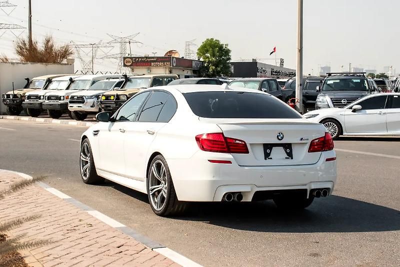 BMW M5 (2012) M5 4.4 V8 Twin-Turbo - fotka 6 z 14
