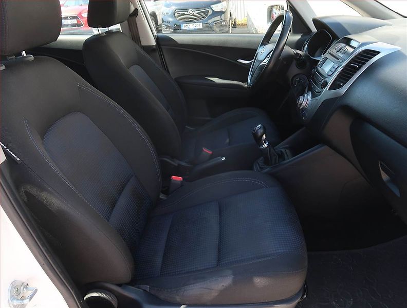 Hyundai ix20 (2013) 1.4 CVVT, Serv.kniha - fotka 9 z 16