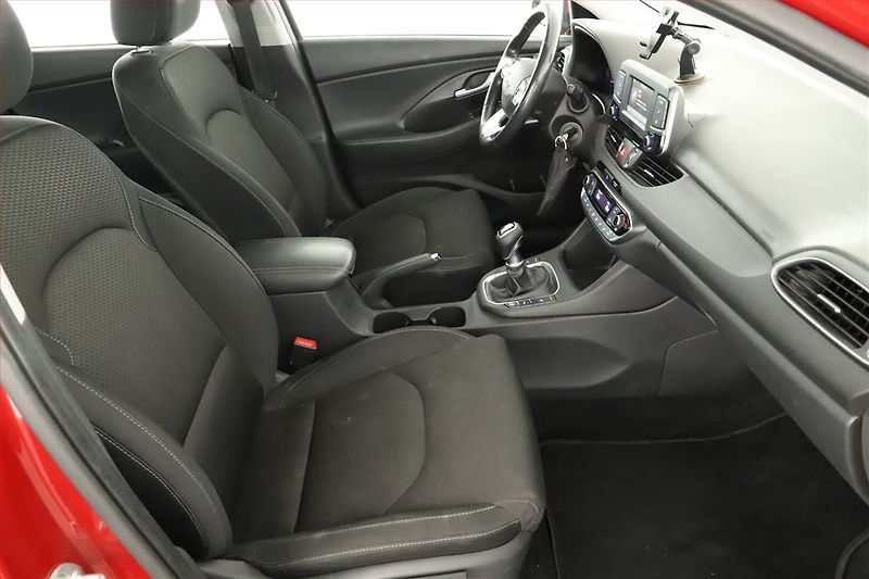 Hyundai i30 (2018) 1.4 T-GDI, ČR,1.maj - fotka 7 z 14