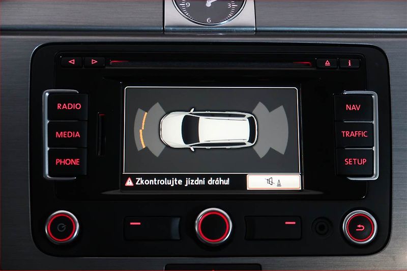 Volkswagen Passat (2011) 2.0 TDI, Automat, nová STK - fotka 20 z 20