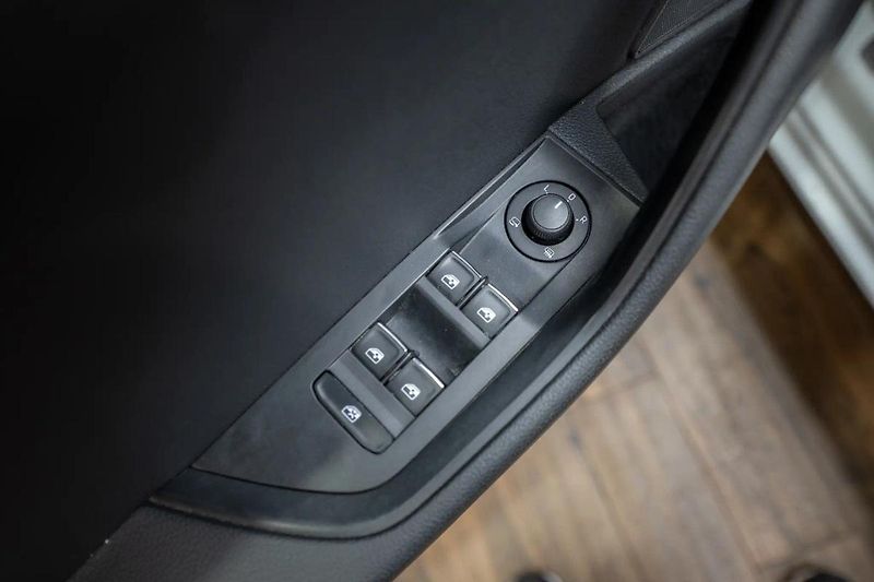 Škoda Superb 2.0 TDI 110 kW L&K - fotka 27 z 36