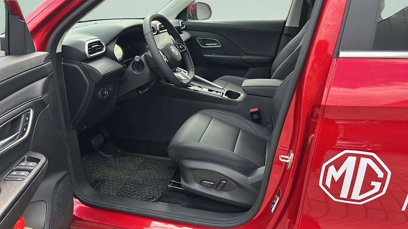 MG ZS EXCLUSIVE HYBRID+ 1.5L (145 kw - fotka 13 z 25