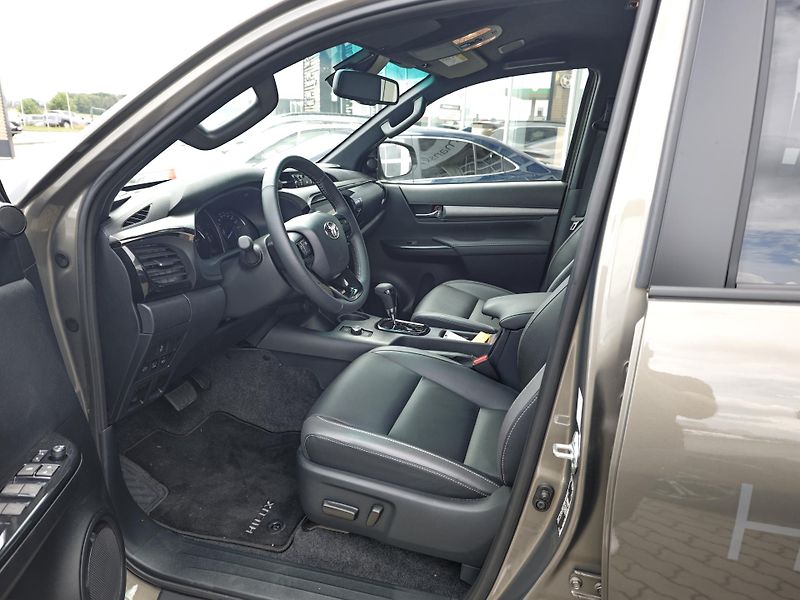 Toyota Hilux (2025) 2.8 D (204 k), 4x4 Invincible - fotka 7 z 18