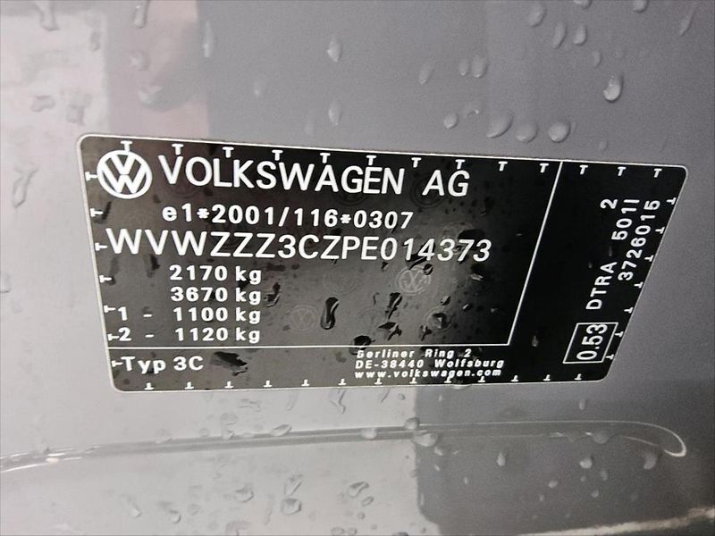 Volkswagen Passat 2,0 TAŽNÉ, KEYLESS, EL.KUFR - fotka 30 z 30