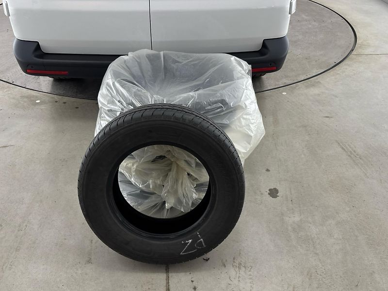 Volkswagen Transporter Long - fotka 27 z 28