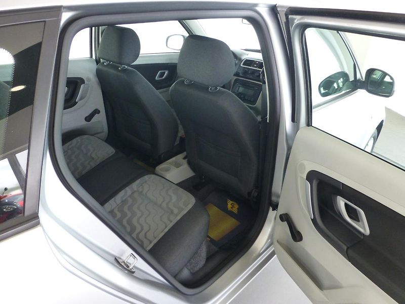 Škoda Fabia (2009) 1,4i-63KW-KLIMATIZACE*ALU KOLA - fotka 19 z 26