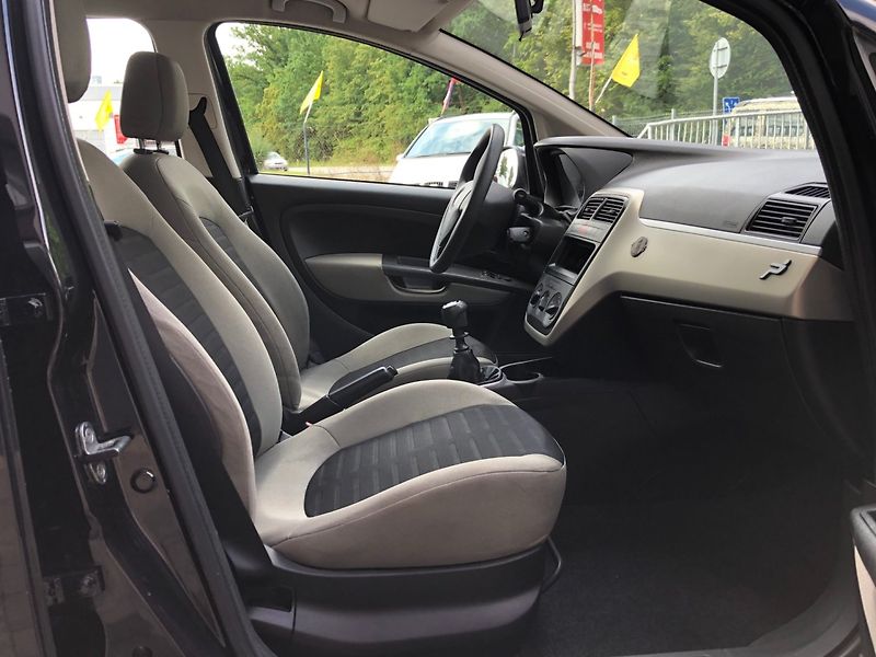 Fiat Punto (2006) 1.4 - fotka 15 z 32