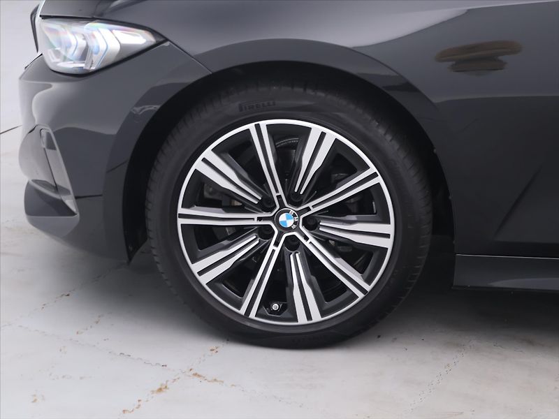 BMW Řada 3 2,0 318i 115kW Aut Virtual LED - fotka 25 z 32