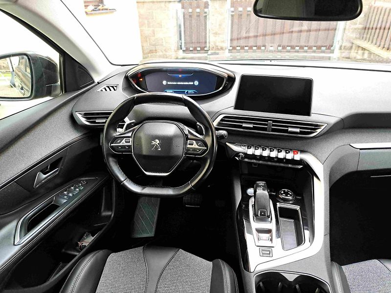 Peugeot 5008 (2019) 1,2 PT EAT8 ALLURE LED NAVI - fotka 16 z 25