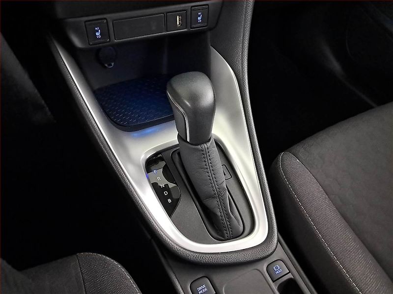 Toyota Yaris (2021) 1.5 VVT-i Hybrid, Automat, ČR - fotka 13 z 17