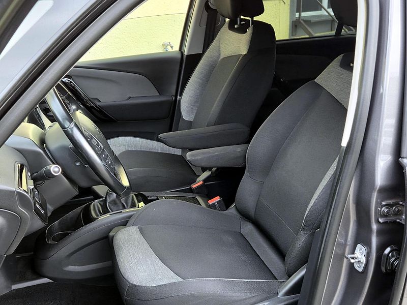 Citroën Grand C4 Picasso 1,5 bHDi 7m SERVISNÍ KNÍŽKA - fotka 35 z 52