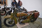 Automobiloví a motocykloví veteráni se vydali v neděli na tradiční jízdu Ze zámku na hrad. Start byl na Horním náměstí v Přerově, kde si lidé užili bohatý program.