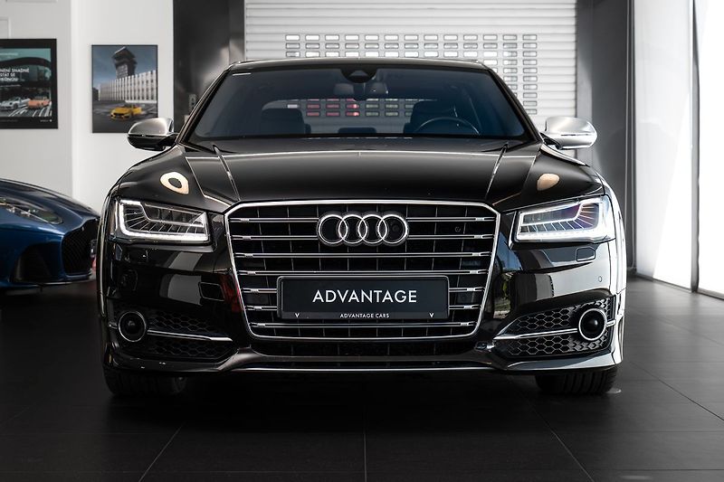 Audi S8 - fotka 2 z 28