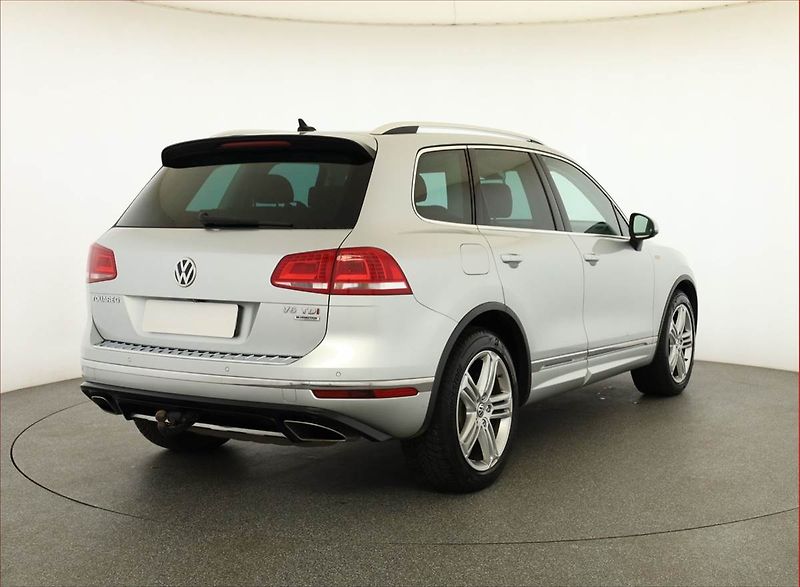 Volkswagen Touareg (2015) R-Line 3.0 TDI, 4X4, Automat - fotka 5 z 21