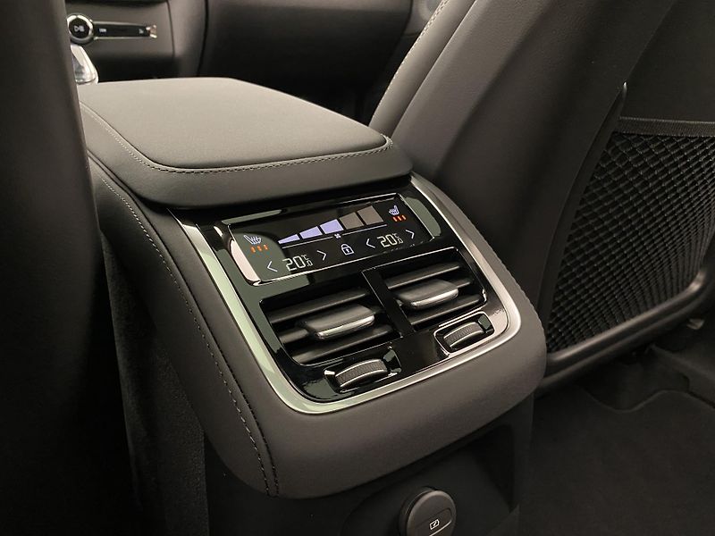 Volvo XC90 (2026) T8 AWD Plug-in DARK ULTRA - fotka 74 z 75