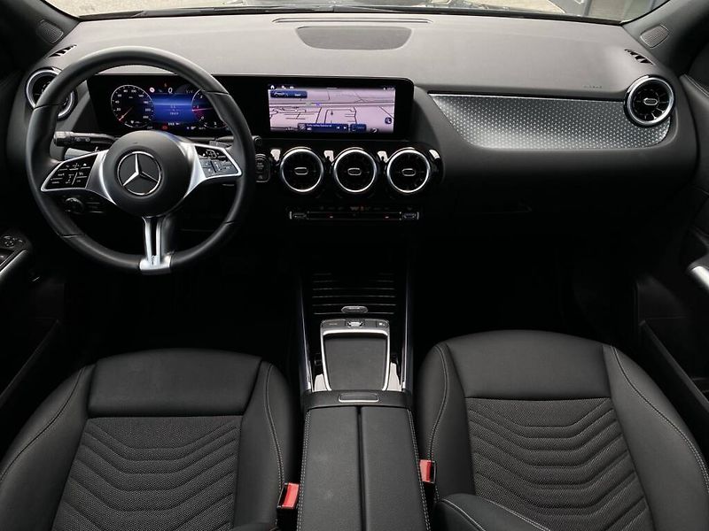 Mercedes-Benz GLA (2024) 180 d - fotka 12 z 25
