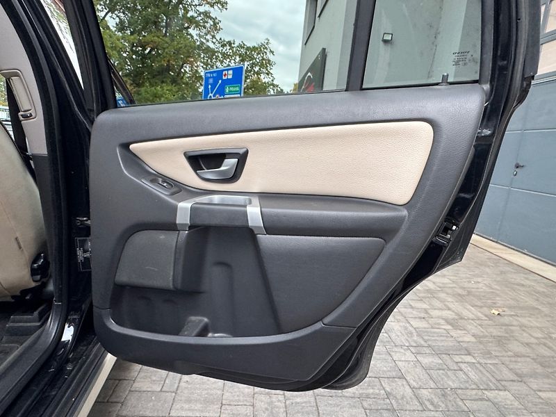 Volvo XC90 (2009) D5 AWD 7Míst R-Design - fotka 12 z 37