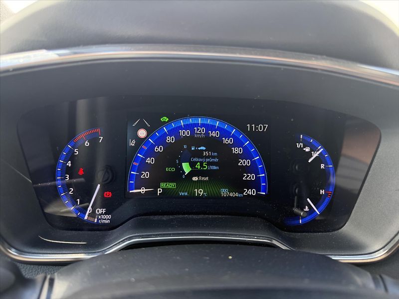 Toyota Corolla 1,8 Comfort Tech - fotka 11 z 19