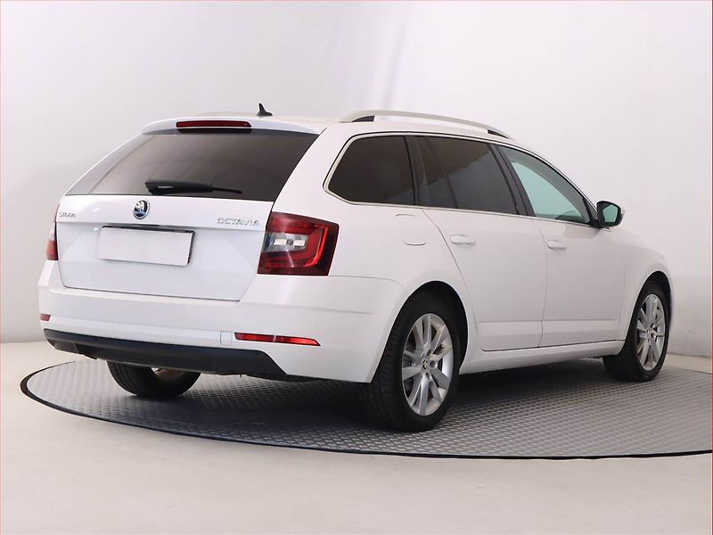 Škoda Octavia (2019) 1.6 TDI, Navi, Tempomat - fotka 5 z 21