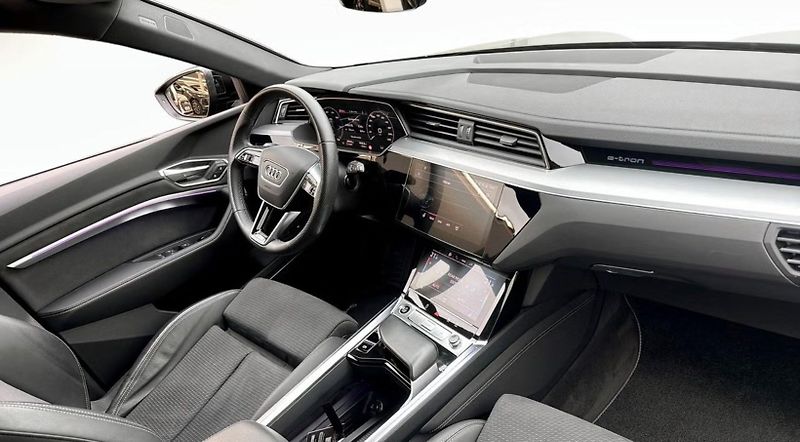 Audi Q8 e-tron 55 Q S-Line 360k Pano Tažné - fotka 12 z 26