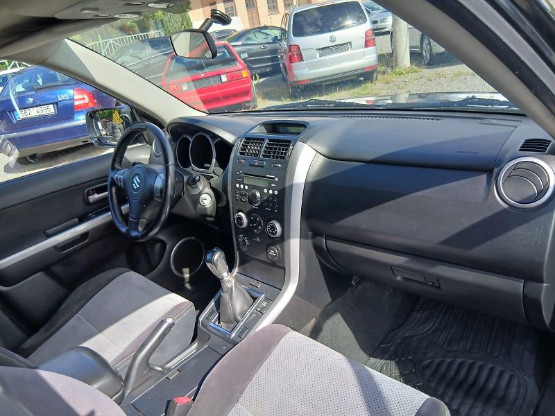 Suzuki Grand Vitara 1.9 DDiS, 4x4, nové rozvody - fotka 28 z 39