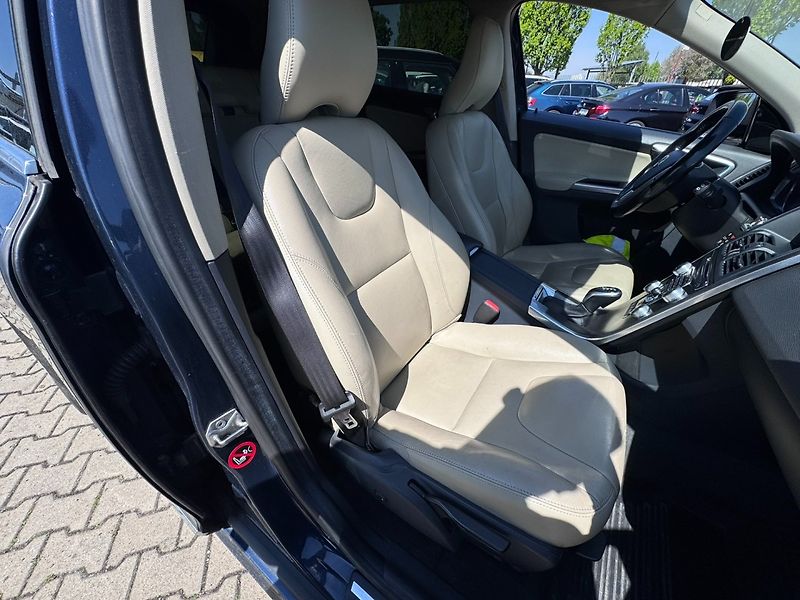 Volvo XC60 (2015) 4X4 2,4 D5 158 KW SUMMUM ČR - fotka 40 z 50