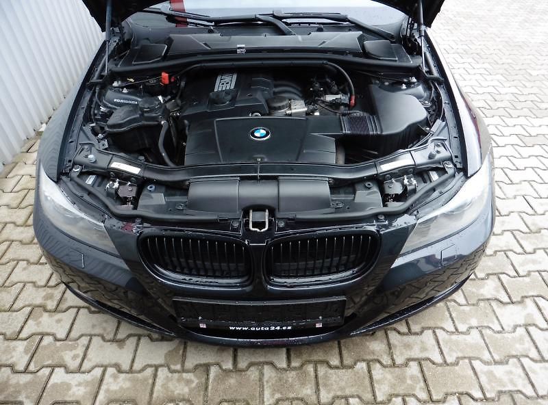 BMW Řada 3 320i Touring, Navi - fotka 15 z 15
