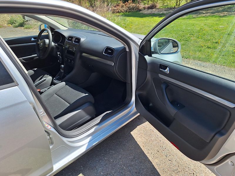Volkswagen Golf (2012) VW Golf 1.6 tdi WEBASTO - fotka 12 z 19
