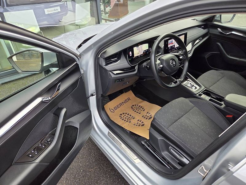 Škoda Octavia 2.0 TDI 4x4 110kW DSG STYLE - fotka 9 z 44
