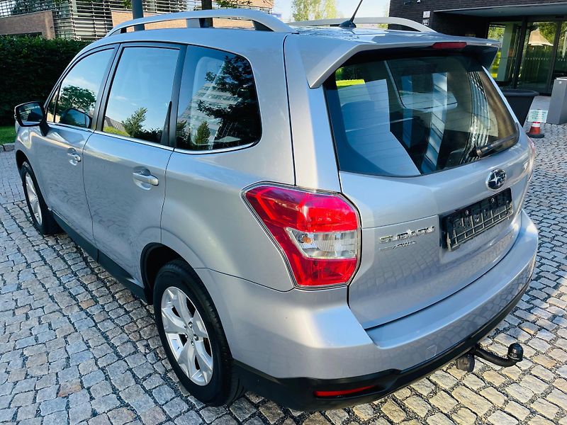 Subaru Forester 2.0i 4x4 AUT KAM TAŽNÉ SERVISK - fotka 17 z 44
