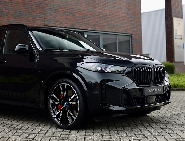 BMW X5 (2025) 50e xDrive M SPORT PRO - fotka 6 z 44