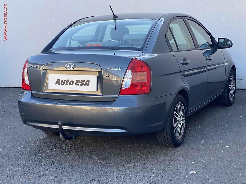 Hyundai Accent (2008) 1.4i, ČR, AC - fotka 4 z 15