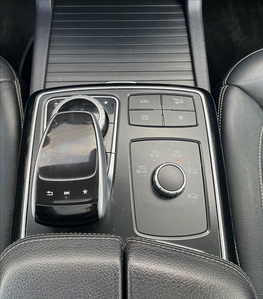 Mercedes-Benz GLS 350D,4MATIC,190kW,7 míst,DPH - fotka 19 z 33