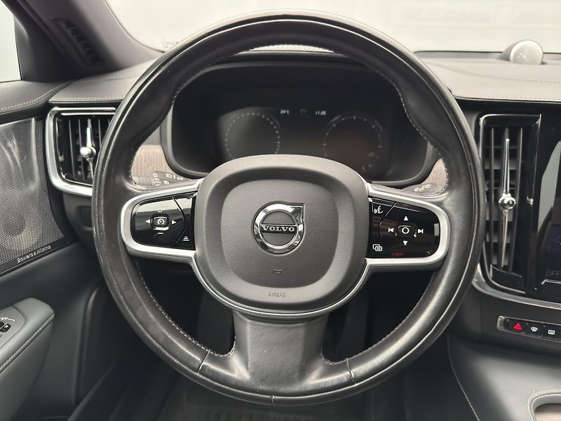 Volvo V90 CC D4 AWD PRO AUT - fotka 3 z 52