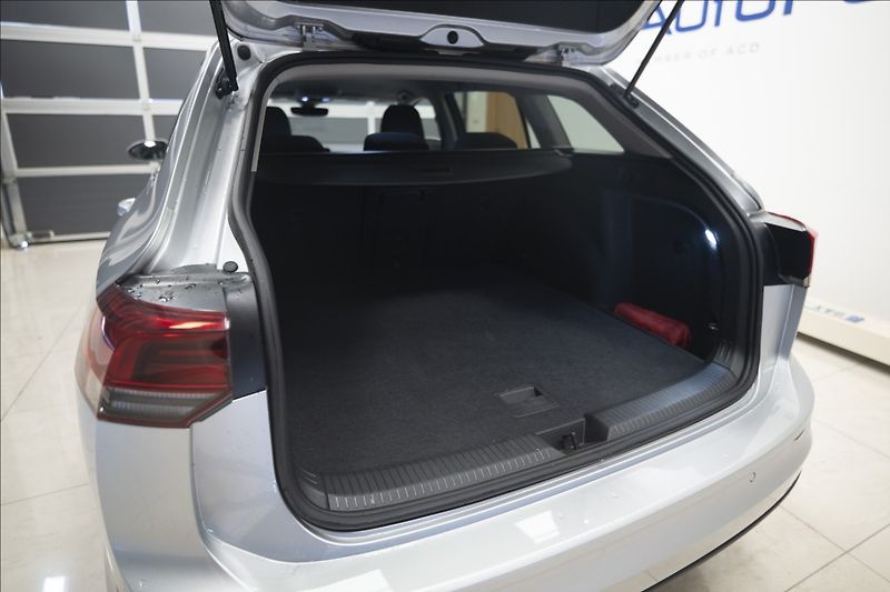 Volkswagen Golf 1,5 eTSI DSG KAMERA VÝHŘEV ČR - fotka 39 z 41